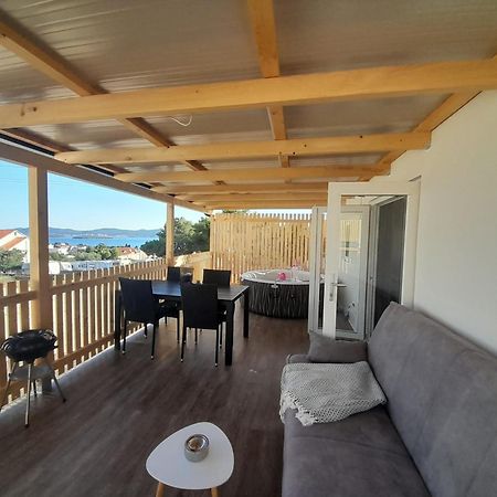 Tiny House Lily With Jacuzzi Sveti Filip i Jakov Exterior foto