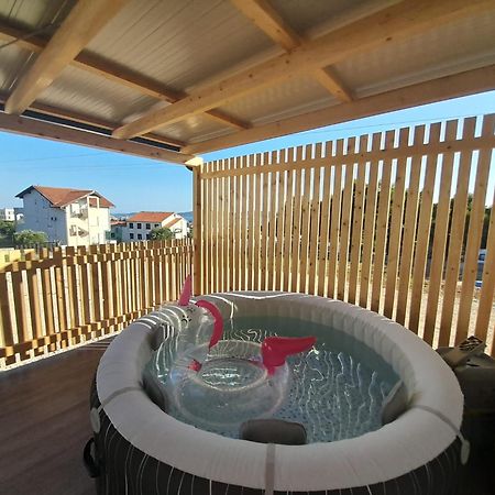 Tiny House Lily With Jacuzzi Sveti Filip i Jakov Exterior foto