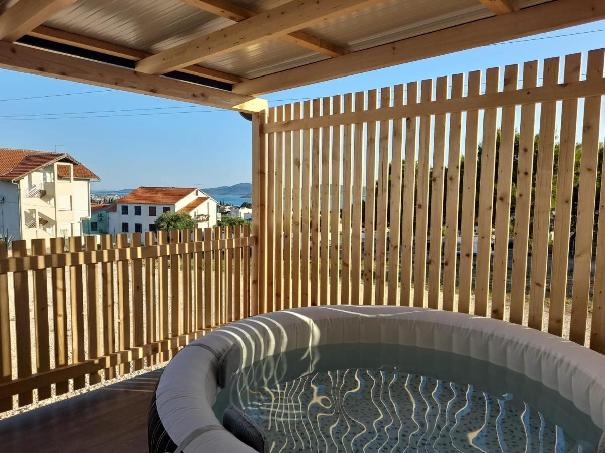 Tiny House Lily With Jacuzzi Sveti Filip i Jakov Exterior foto