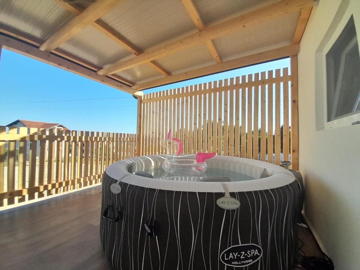 Tiny House Lily With Jacuzzi Sveti Filip i Jakov Exterior foto