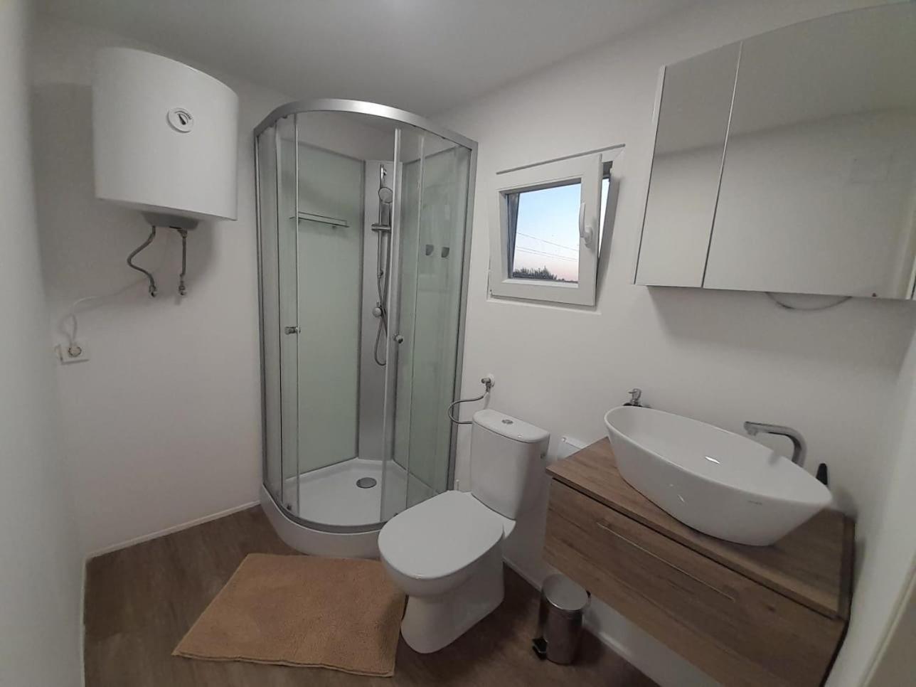 Tiny House Lily With Jacuzzi Sveti Filip i Jakov Exterior foto