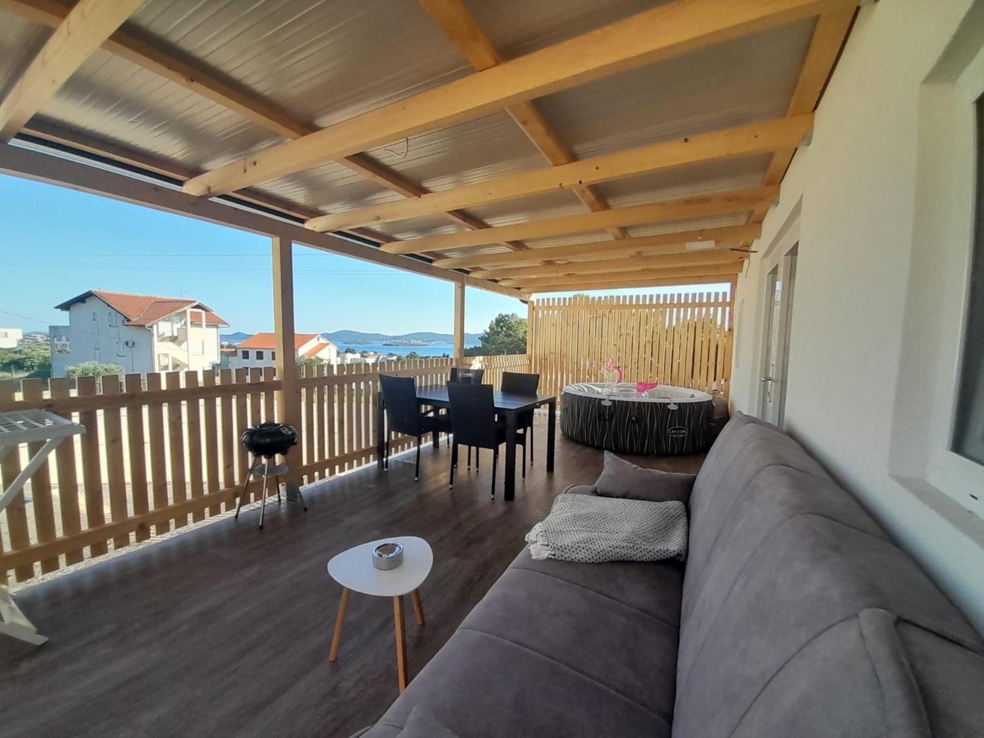 Tiny House Lily With Jacuzzi Sveti Filip i Jakov Exterior foto