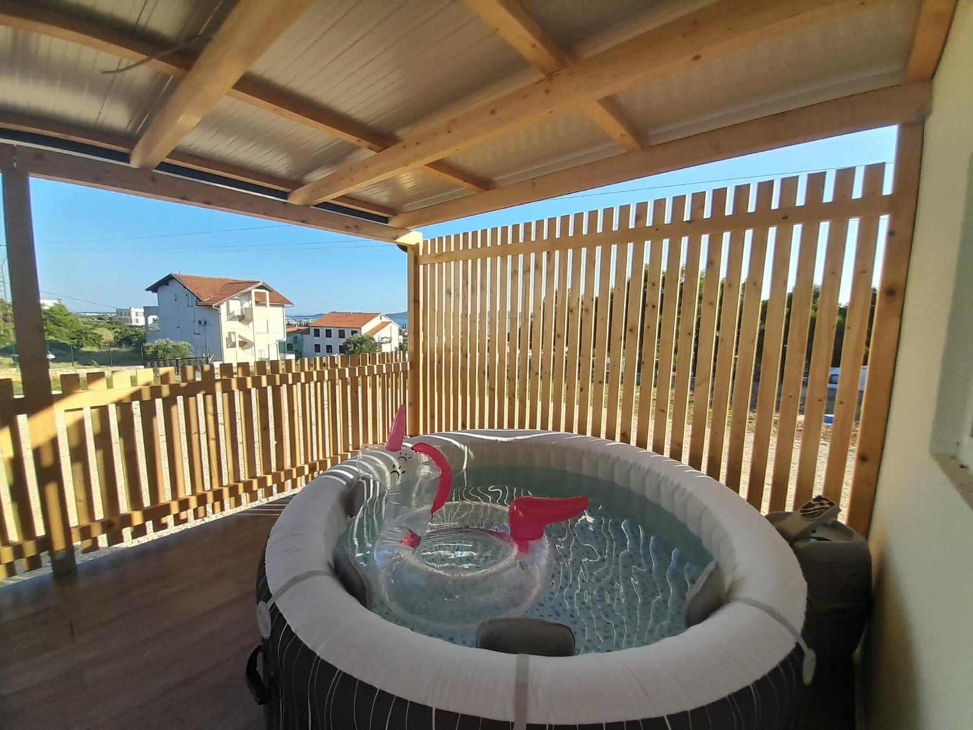 Tiny House Lily With Jacuzzi Sveti Filip i Jakov Exterior foto