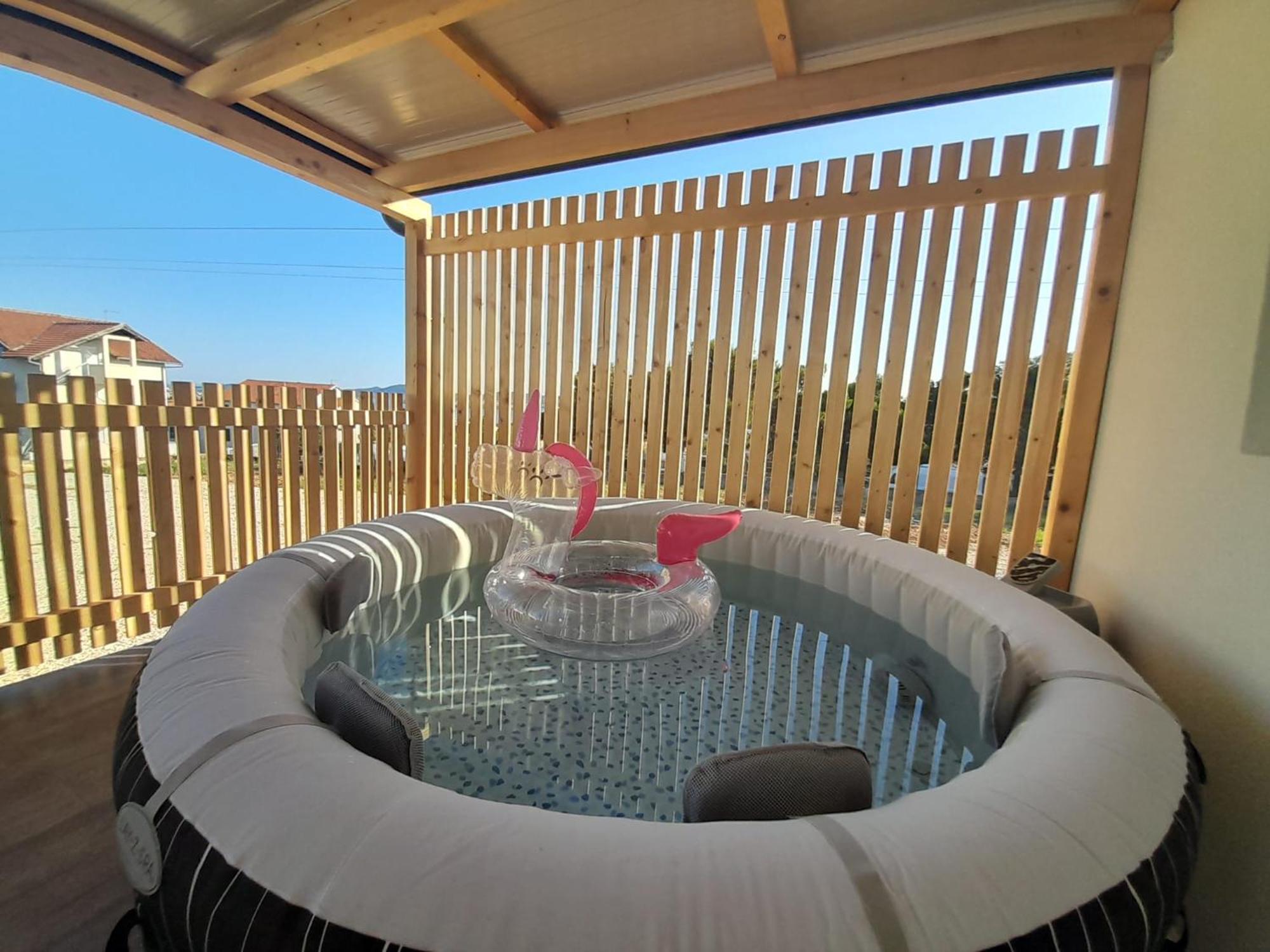 Tiny House Lily With Jacuzzi Sveti Filip i Jakov Exterior foto